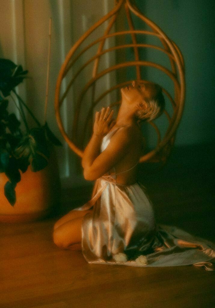 Navi Moon praying