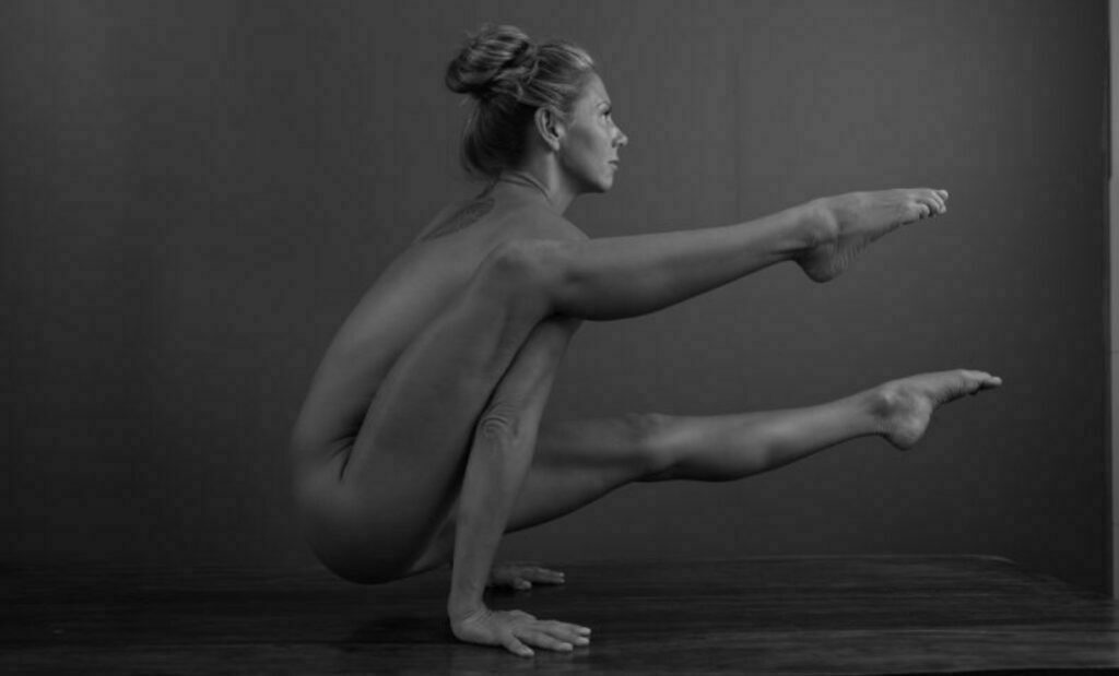 Nude armbalancing by Amy.