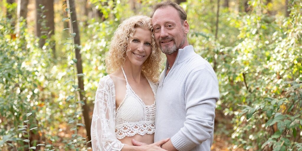 Sweet shot of Veronica and Gabriel in the nature.