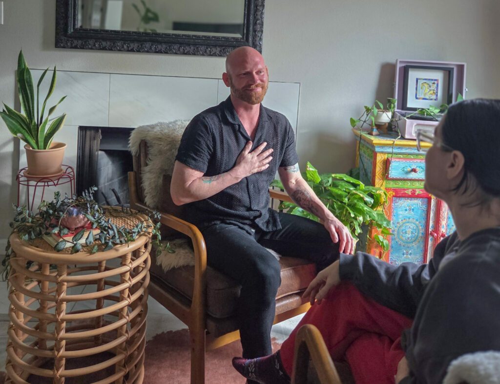 Kinsey talking to a client.
